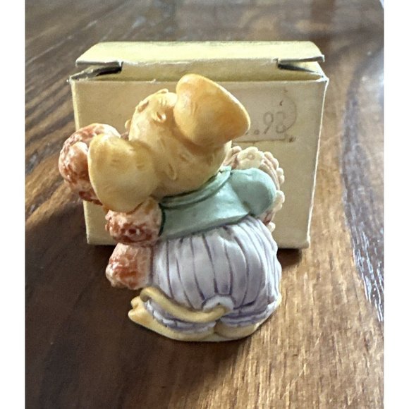 Little Cheesers Figurine Mouse‎ Holding Teddy Bear And Heart Wreath 1993 - Picture 2 of 5